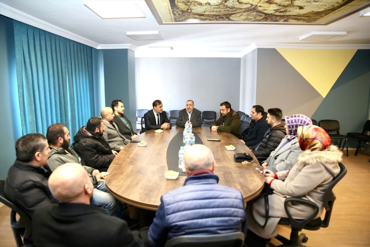 AK Parti Van Büyükşehir Belediye Başkan Adayı Abdulahat Arvas, STK\'ları ve esnafı ziyaret etti