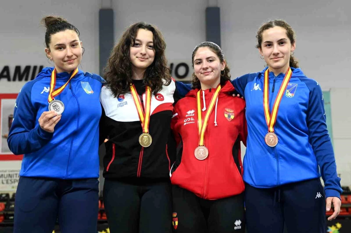 Türk Eskrimcilerinden 20. Eskrim Akdeniz Şampiyonası\'nda 5 Madalya