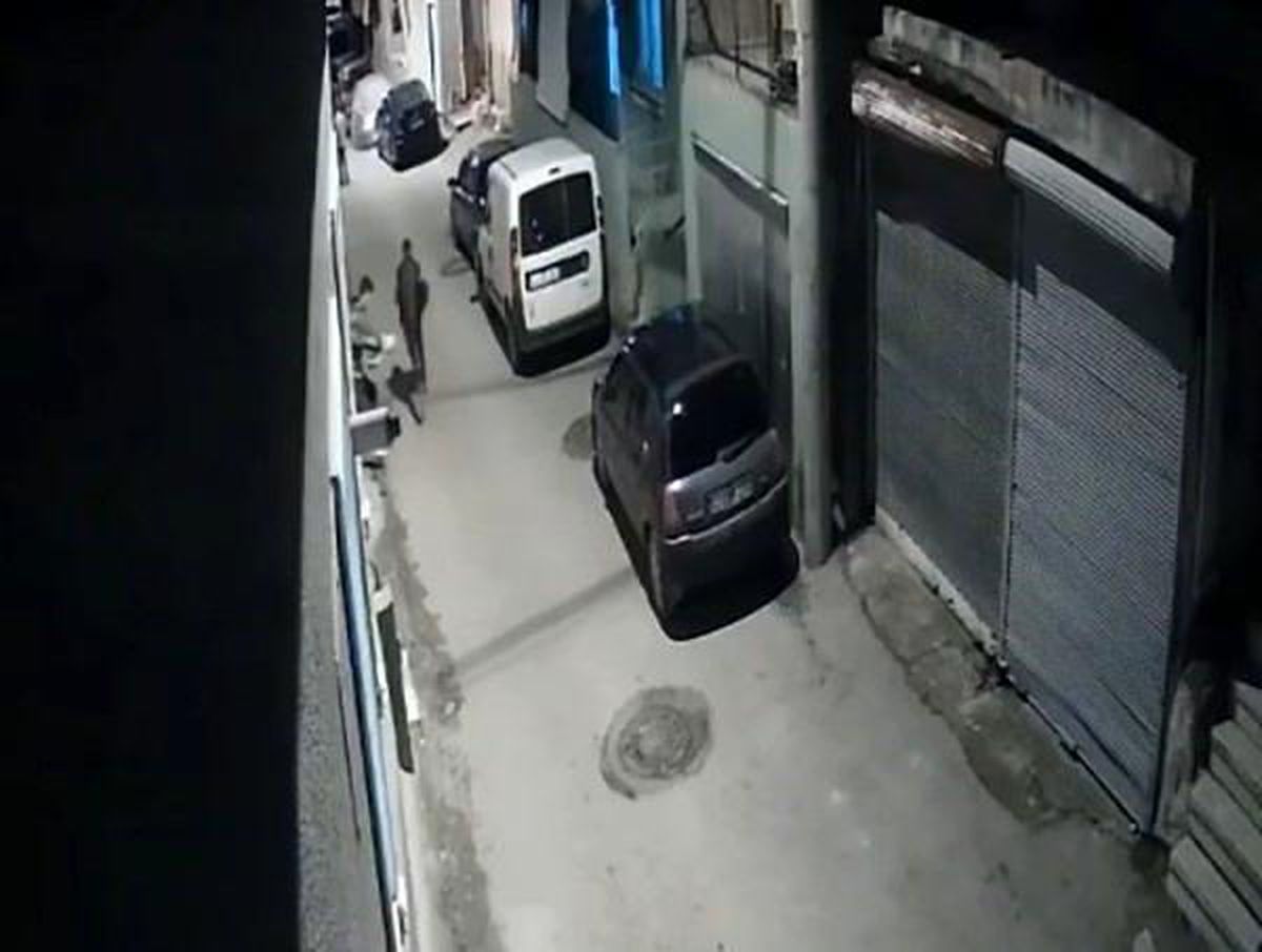 İzmit\'te Ayakkabı Hırsızlığı Güvenlik Kamerasına Yansıdı