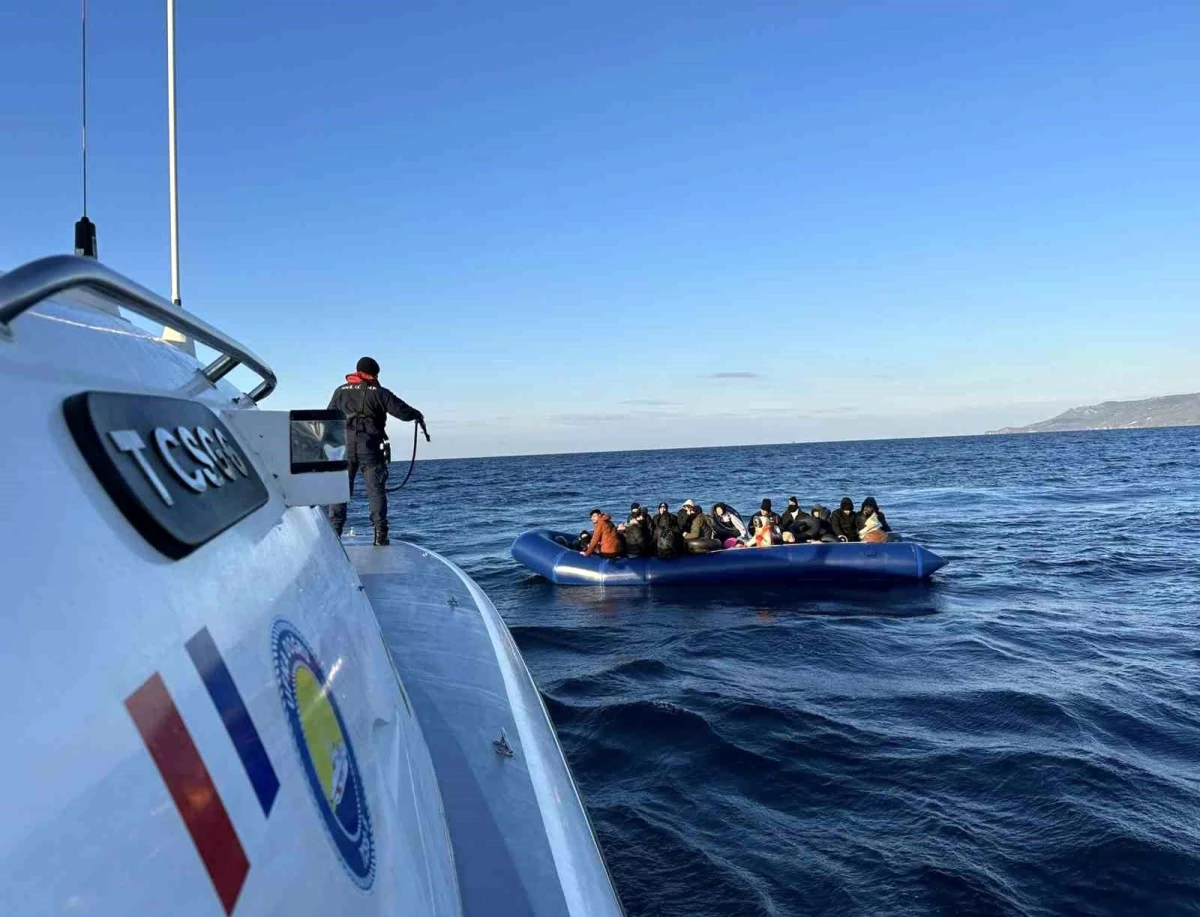 Çanakkale\'de Sahil Güvenlik ekipleri 33 kaçak göçmeni yakaladı