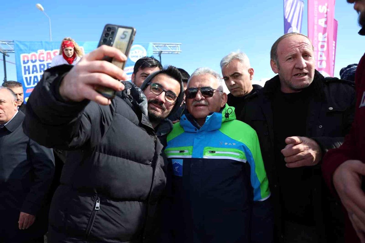 Kayseri Büyükşehir Belediye Başkanı Erciyes Kış Festivali\'ne Katıldı