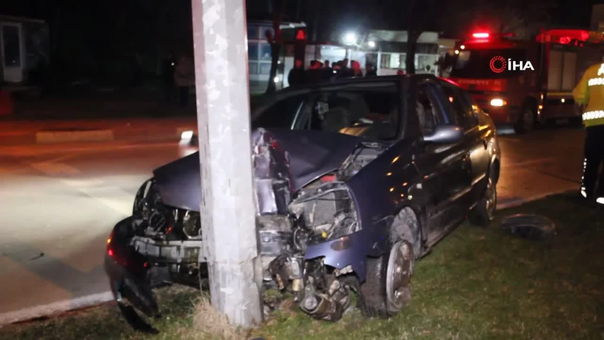 Çan'da elektrik diğerine çarpan otomobil sürücüsü yaralandı