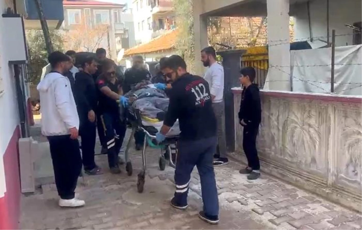 Antalya\'da Güneş Enerjisi Panelini Düzeltmek İçin Çatıya Çıkan Yaşlı Adam Ağır Yaralandı