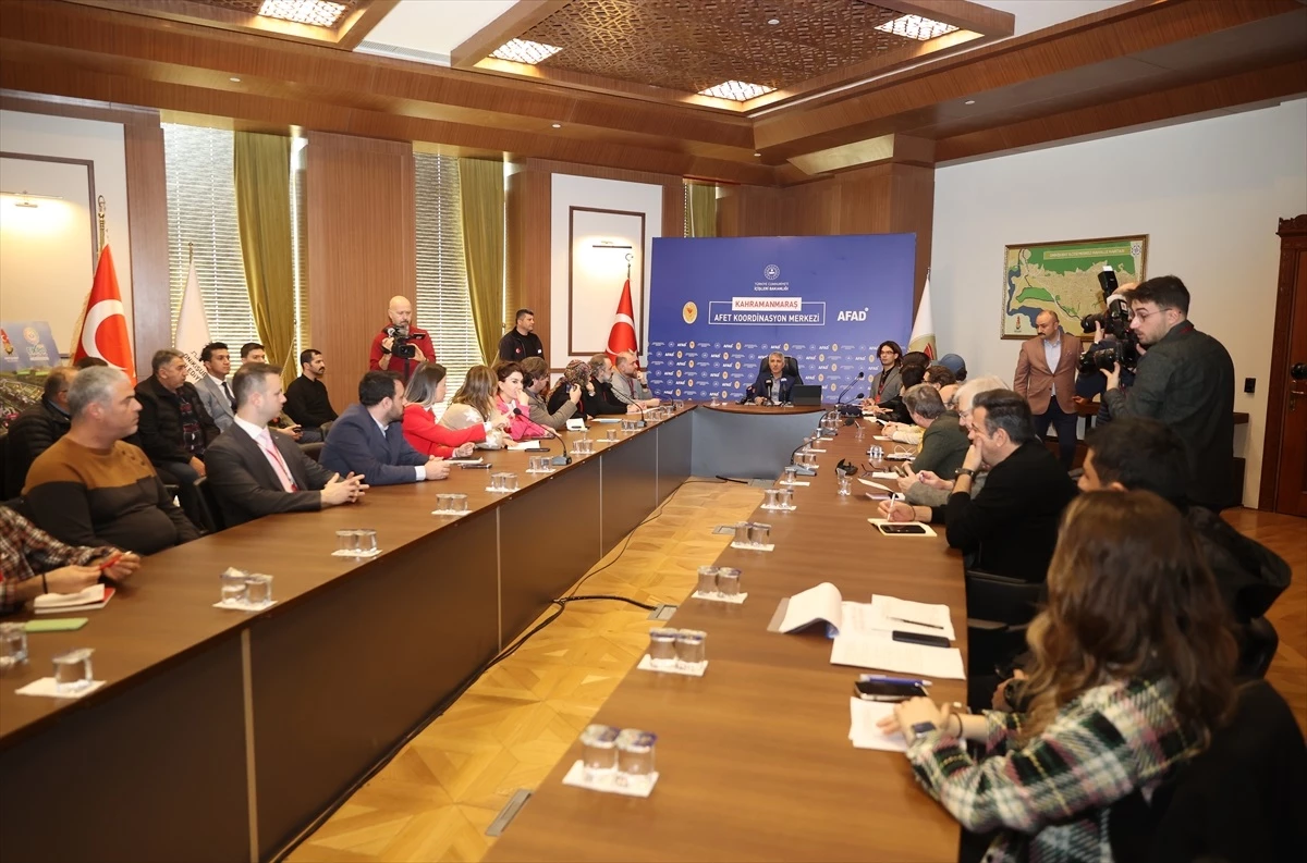 Cumhurbaşkanlığı İletişim Başkanlığı, basın mensuplarına Kahramanmaraş\'taki deprem bölgesini gezdirdi