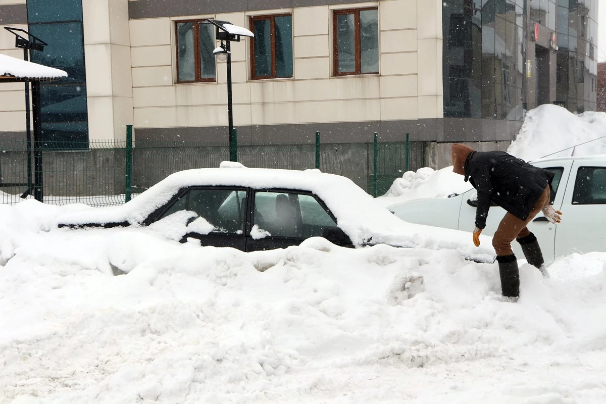 Elazığ, Şırnak ve Bingöl\'de Kar Nedeniyle 50 Yerleşim Yerinin Yolu Ulaşıma Kapandı