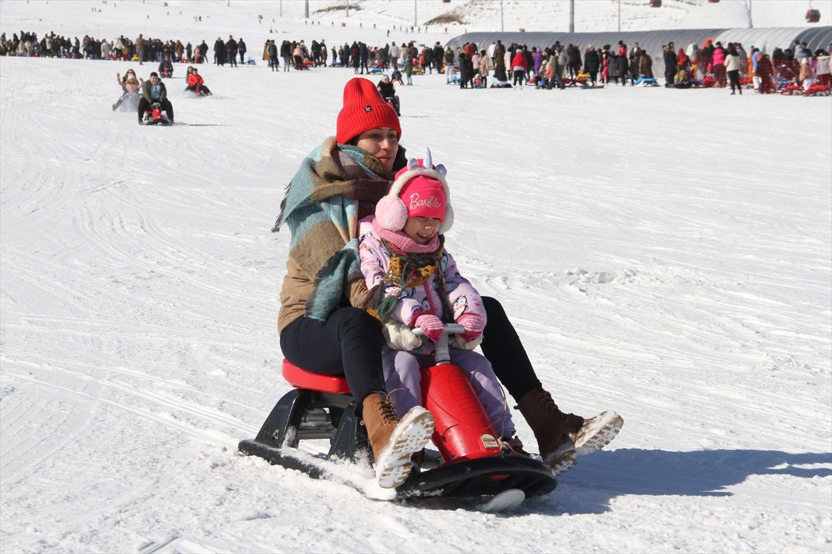 Erciyes Kayak Merkezi Yarıyıl Tatilinde Yoğunluk Yaşıyor