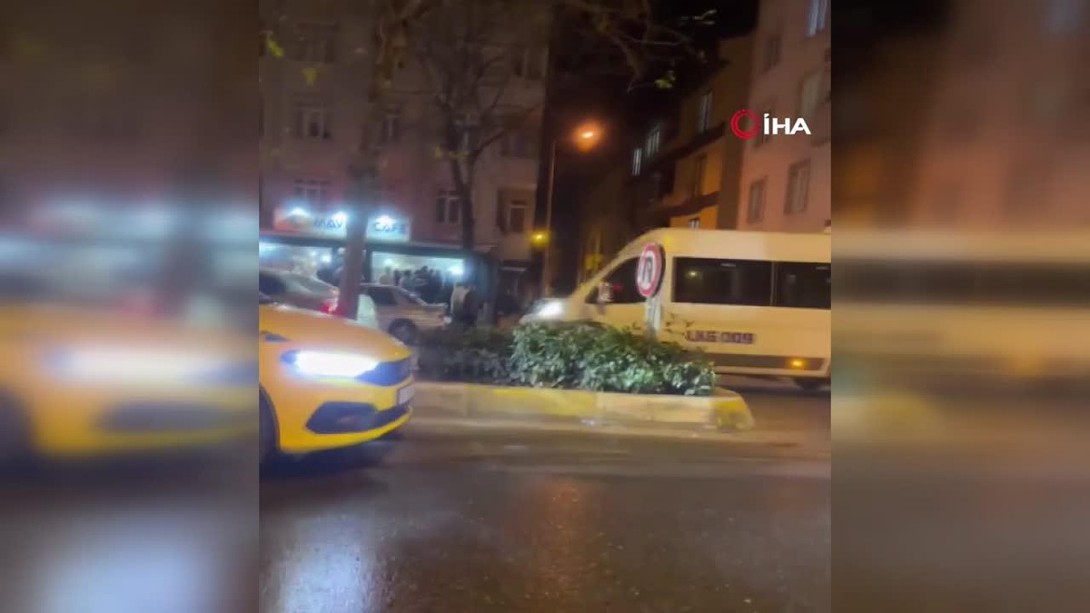 Esenyurt\'ta iki grup birbirine girdi, bir şahıs havaya ateş açarak ayırmaya çalıştı