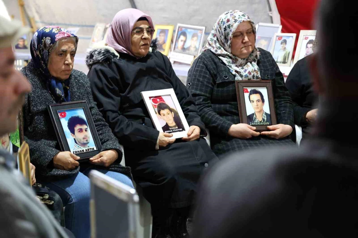 Diyarbakır\'da dağa kaçırılan çocuklar için ailelerden \'teslim ol\' çağrısı