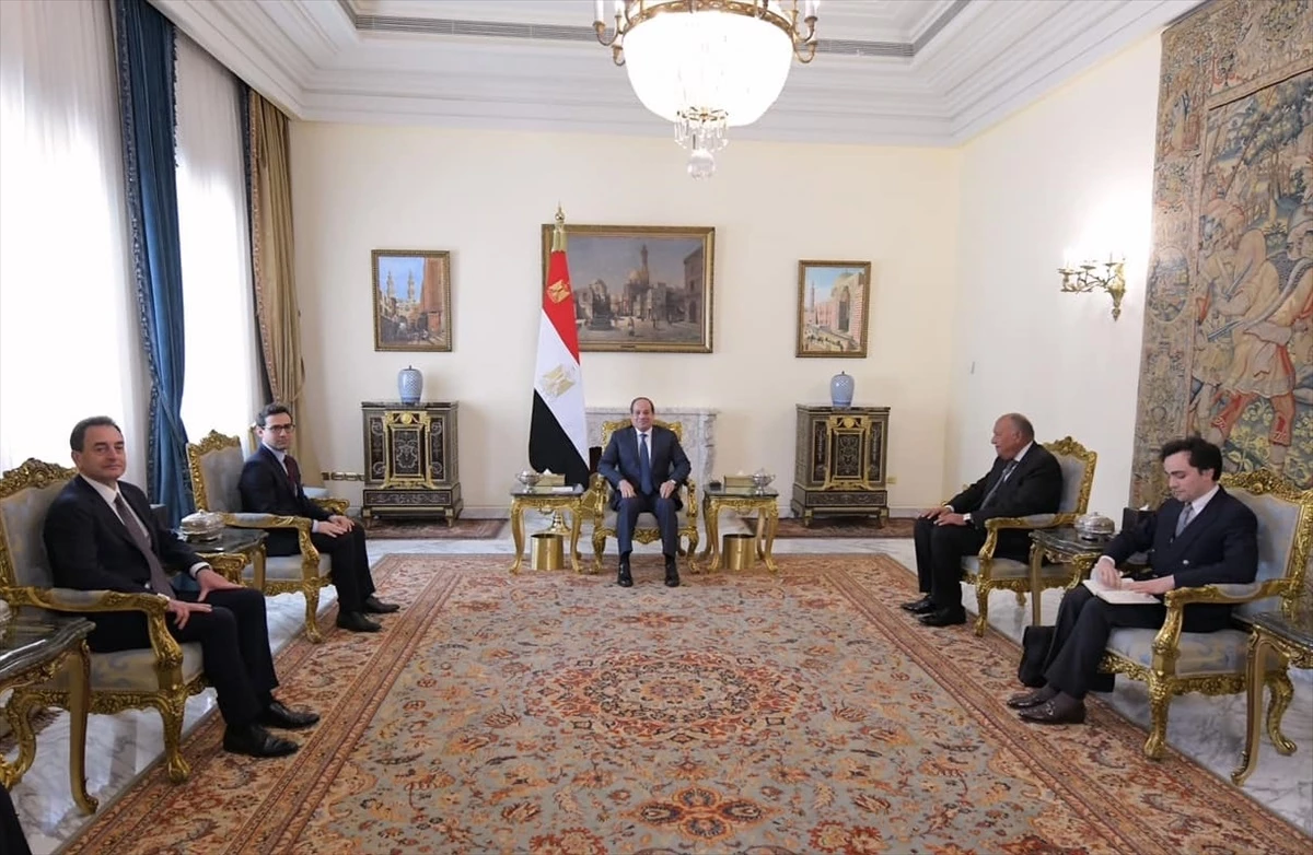 Fransa Dışişleri Bakanı Mısır\'da iki devletli çözüm çağrısı yaptı