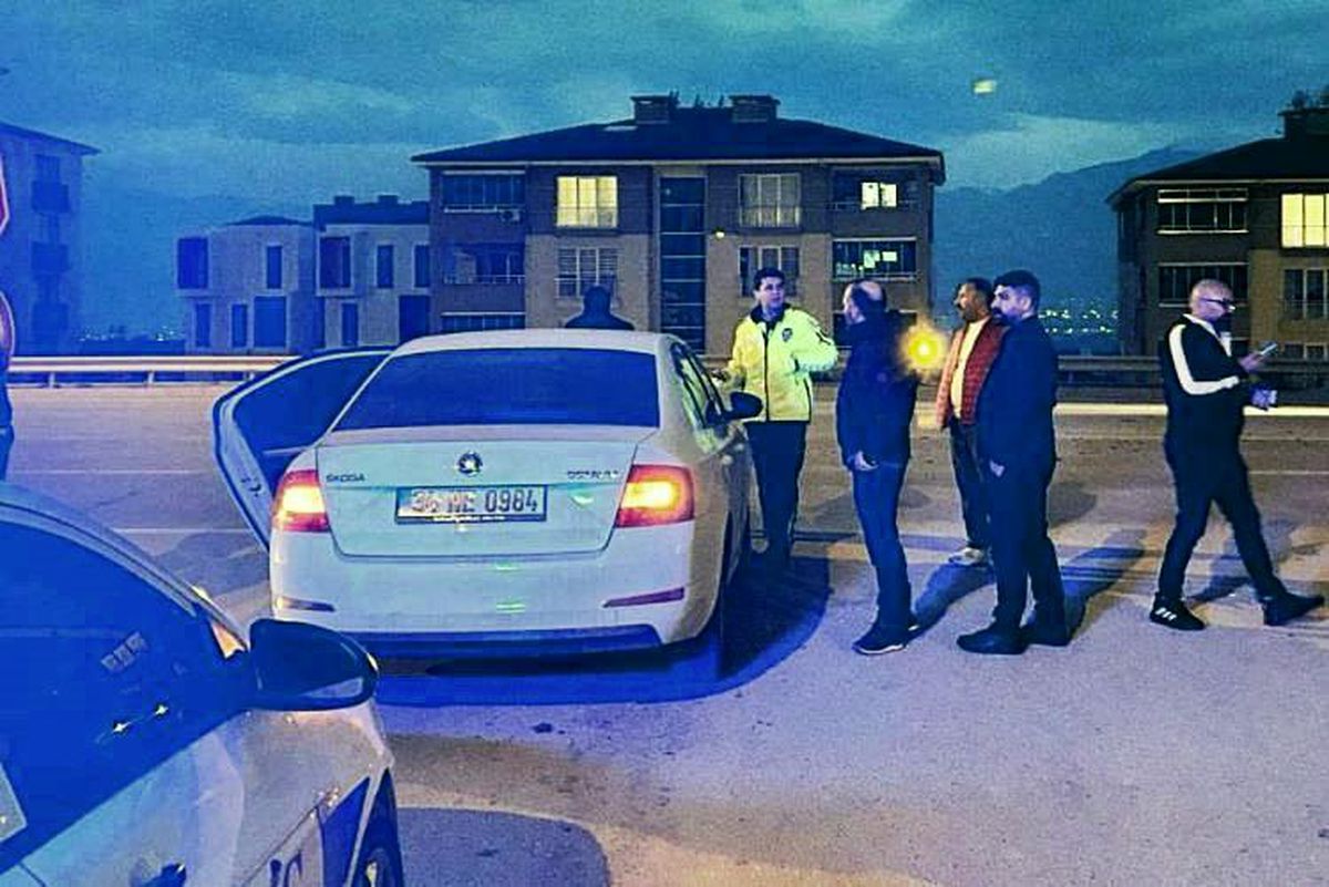 İnegöl\'de 2 Otomobil Çarpıştı: 4 Yaralı