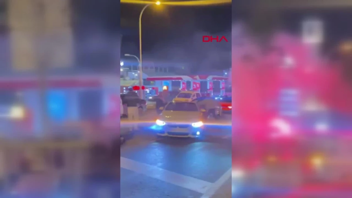 Başakşehir\'de Asker Eğlencesi Bahanesiyle Cadde Trafiğe Kapatıldı