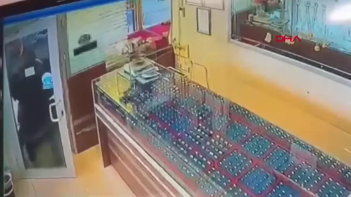 Sultangazi\'de Kuyumcu Soygunu Girişimi: Şüpheliler Tutuklandı