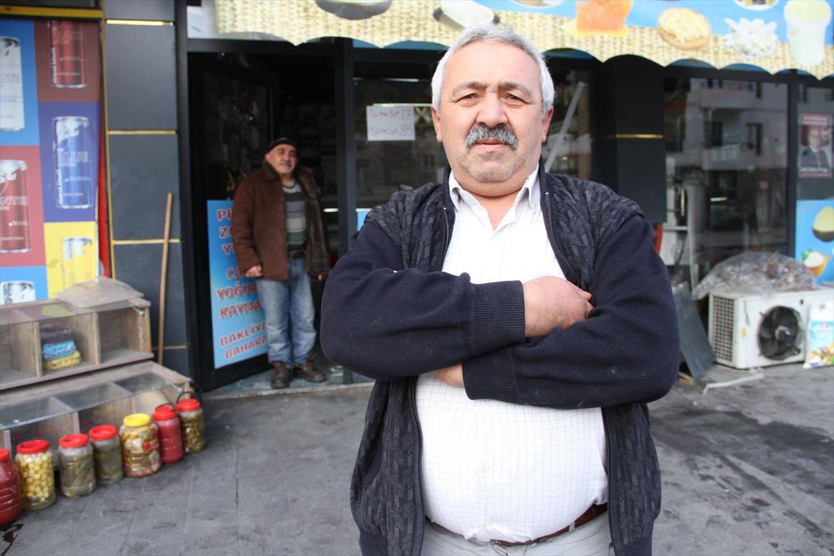 Kalp krizi geçiren sürücü seyir halindeyken yayalara çarptı, 1 ölü 4 yaralı