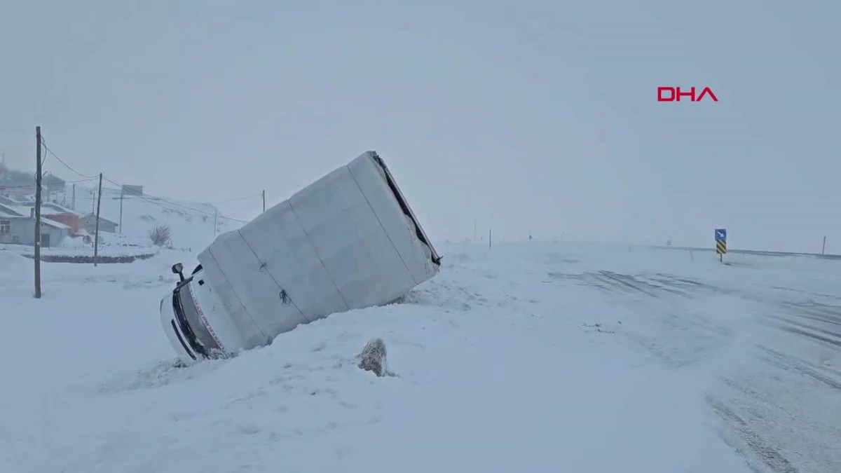 Bingöl\'ün Karlıova ilçesinde yoğun kar yağışı nedeniyle 25 köy yolu ulaşıma kapandı