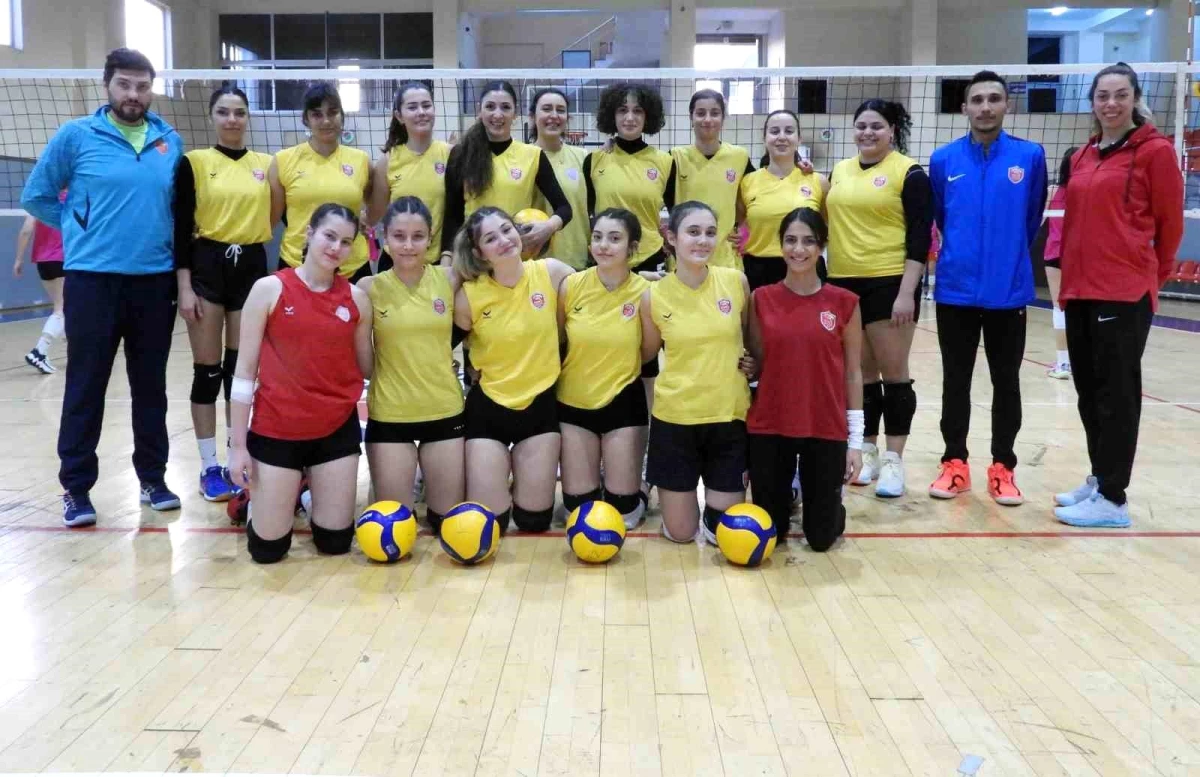 Kepez Belediyesi Spor Kulübü Voleybol Takımı Hazırlık Maçlarıyla Güçleniyor