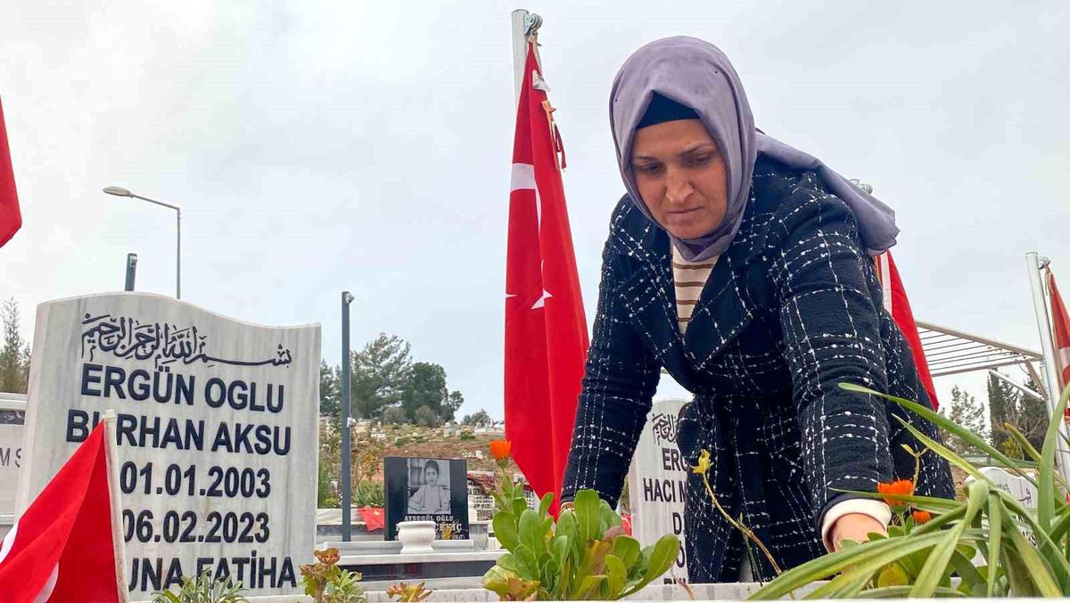 Depremin Yıl Dönümünde Annenin Gözyaşları Yürekleri Sızlattı