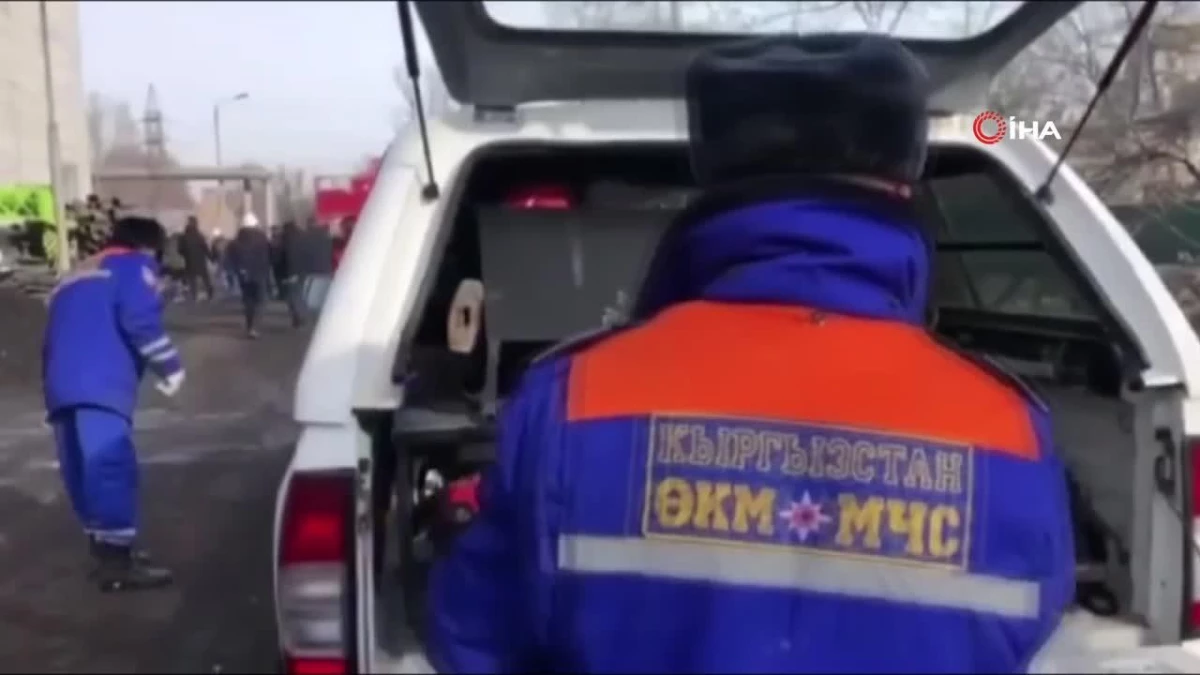 Kırgızistan\'da patlamanın 3. gününde enkazdan bir köpek kurtarıldı