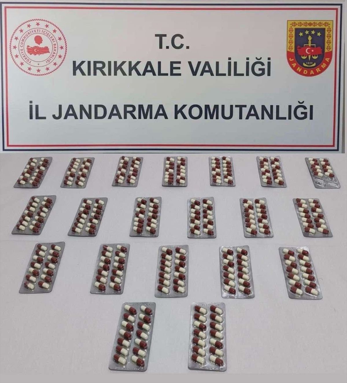 Kırıkkale\'de yolcu otobüsünde 276 sentetik uyuşturucu hapla yakalanan şüpheli tutuklandı