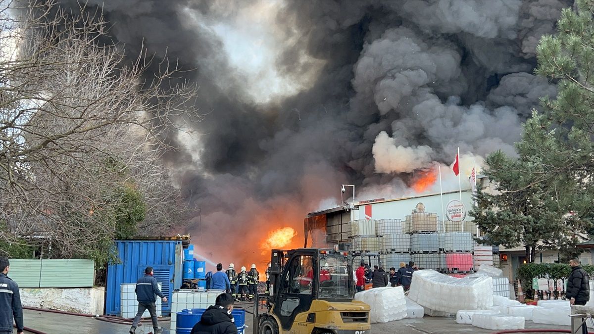 Gebze\'deki fabrika yangınında soğutma çalışmaları tamamlandı
