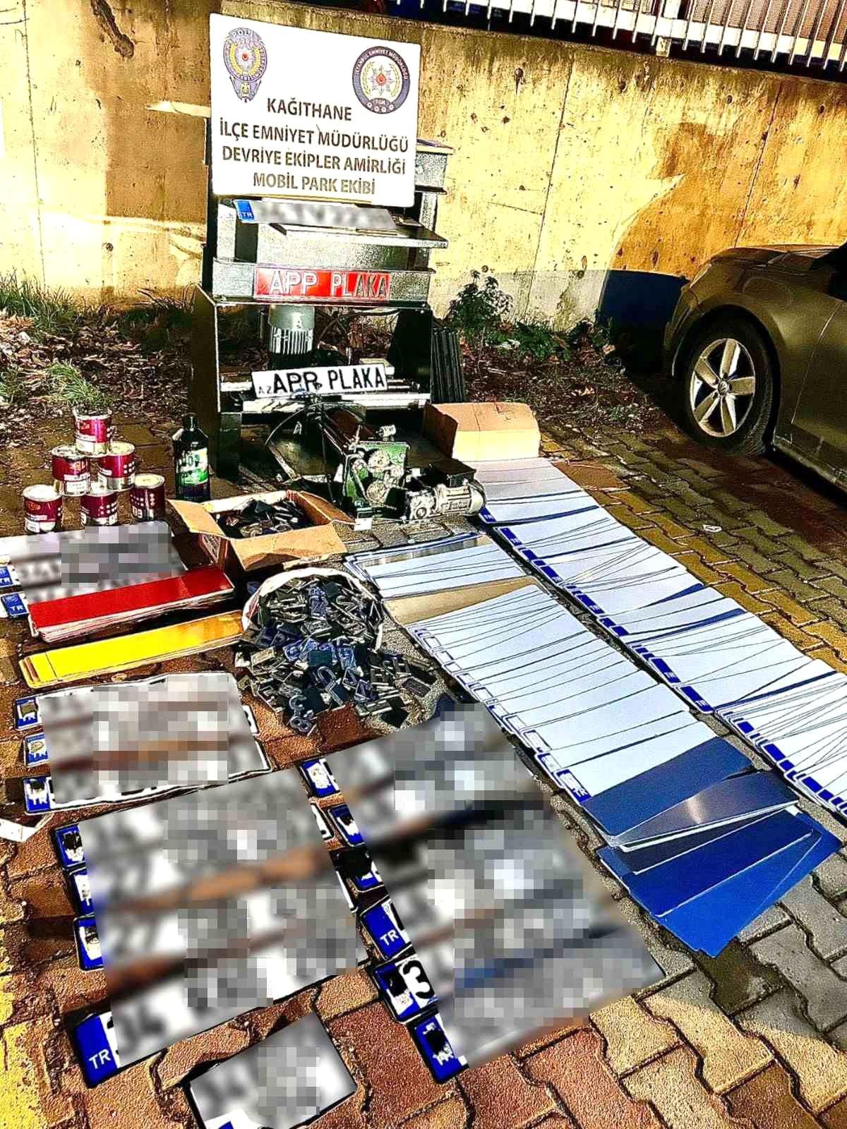 Kağıthane\'de Sahte Plaka İmalathanesi Bulundu