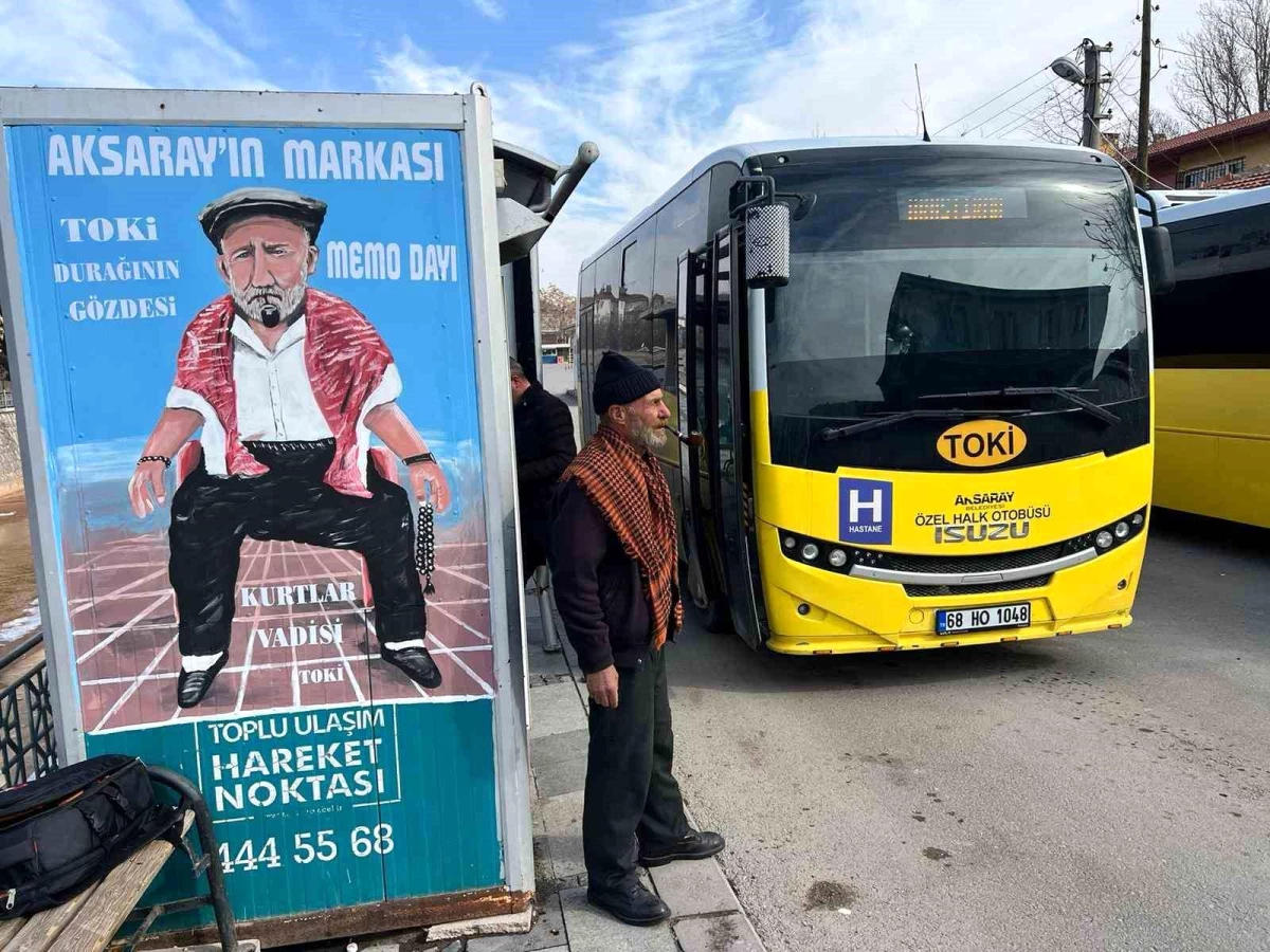 78 yaşındaki Mehmet Kaya, otobüs seferlerini uluyarak anons ediyor