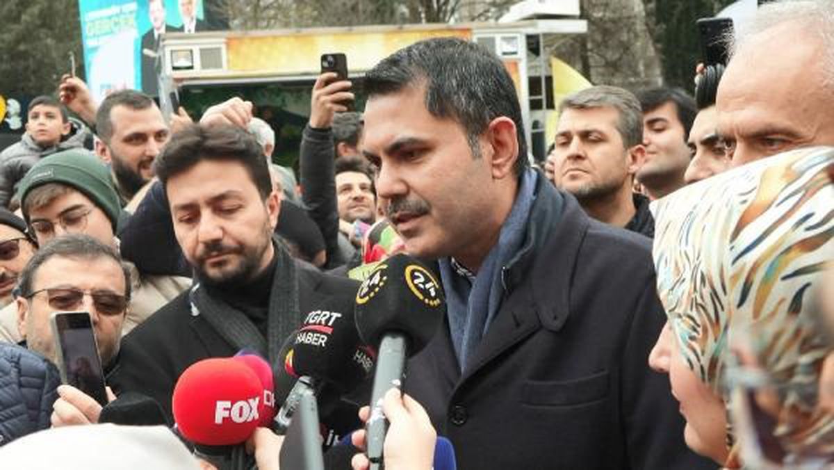 AK Parti İBB Adayı Murat Kurum, seçim çalışmaları kapsamında Çekmeköy\'de vatandaşlarla bir araya geldi