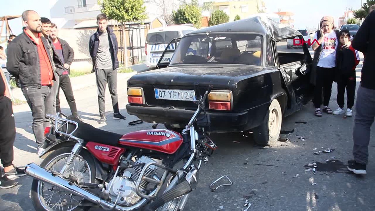 Antalya\'da otomobil ile motosiklet çarpıştı: 2 yaralı
