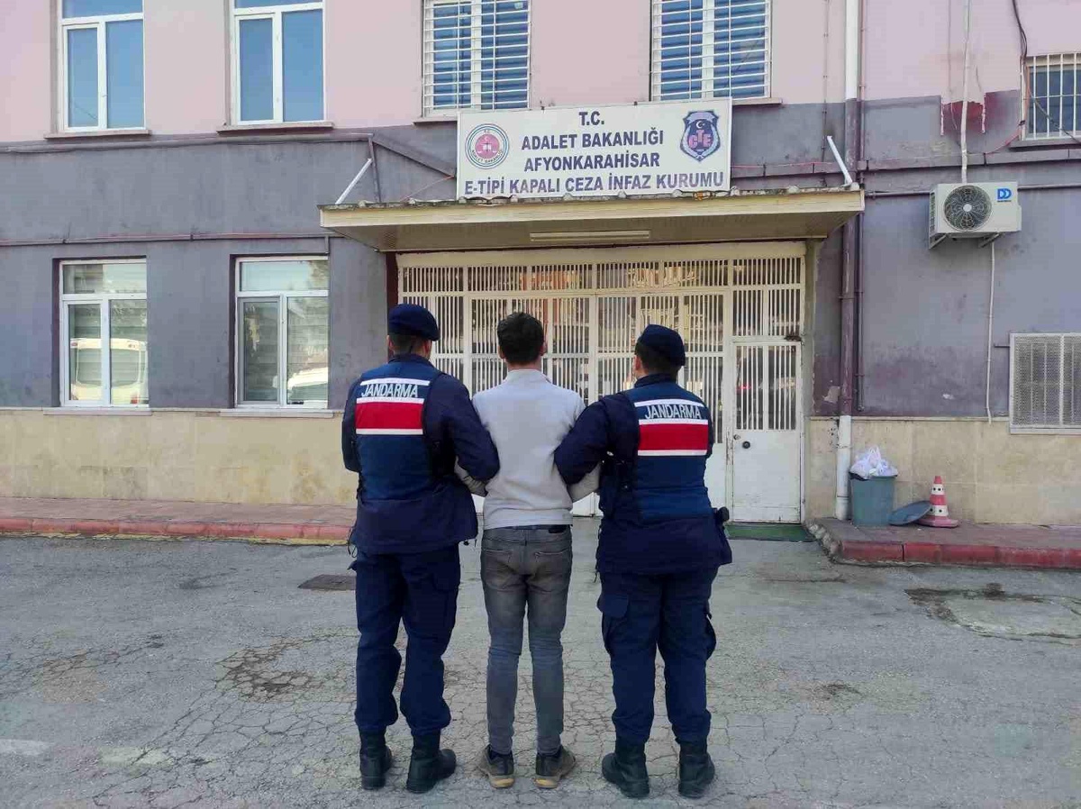Afyonkarahisar\'da Tarladan Hırsızlık Yapan 3 Kişi Tutuklandı