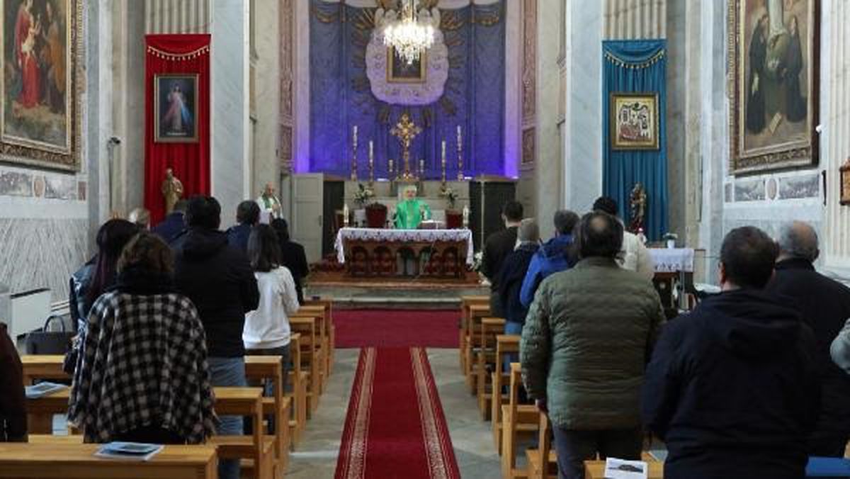Santa Maria İtalyan Kilisesi\'nde ilk Pazar ayini düzenlendi