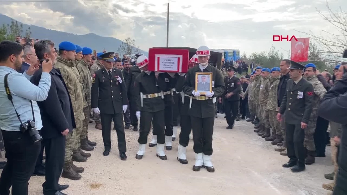 Irak\'ta PKK\'lı teröristlerin taciz atışında şehit olan Piyade Uzman Çavuş Kadir Dingil\'in cenazesi Osmaniye\'de toprağa verildi