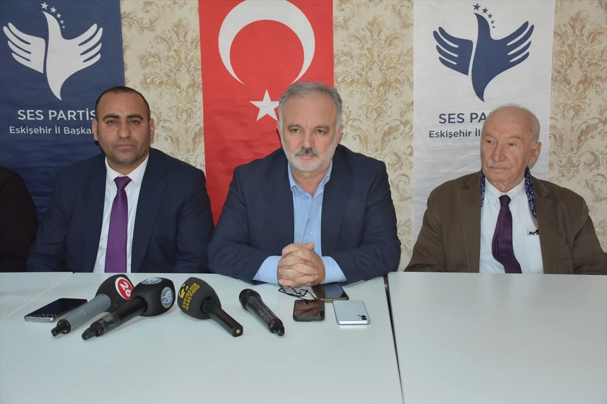 SES Partisi Genel Başkanı Ayhan Bilgen, bağımsız adayları destekleyeceğini açıkladı