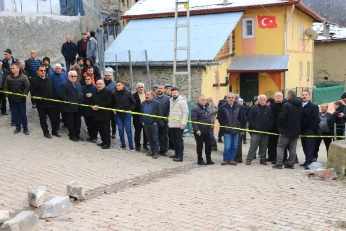 Tokat Niksar\'da Heyelan Sonucu Evler Boşaltıldı