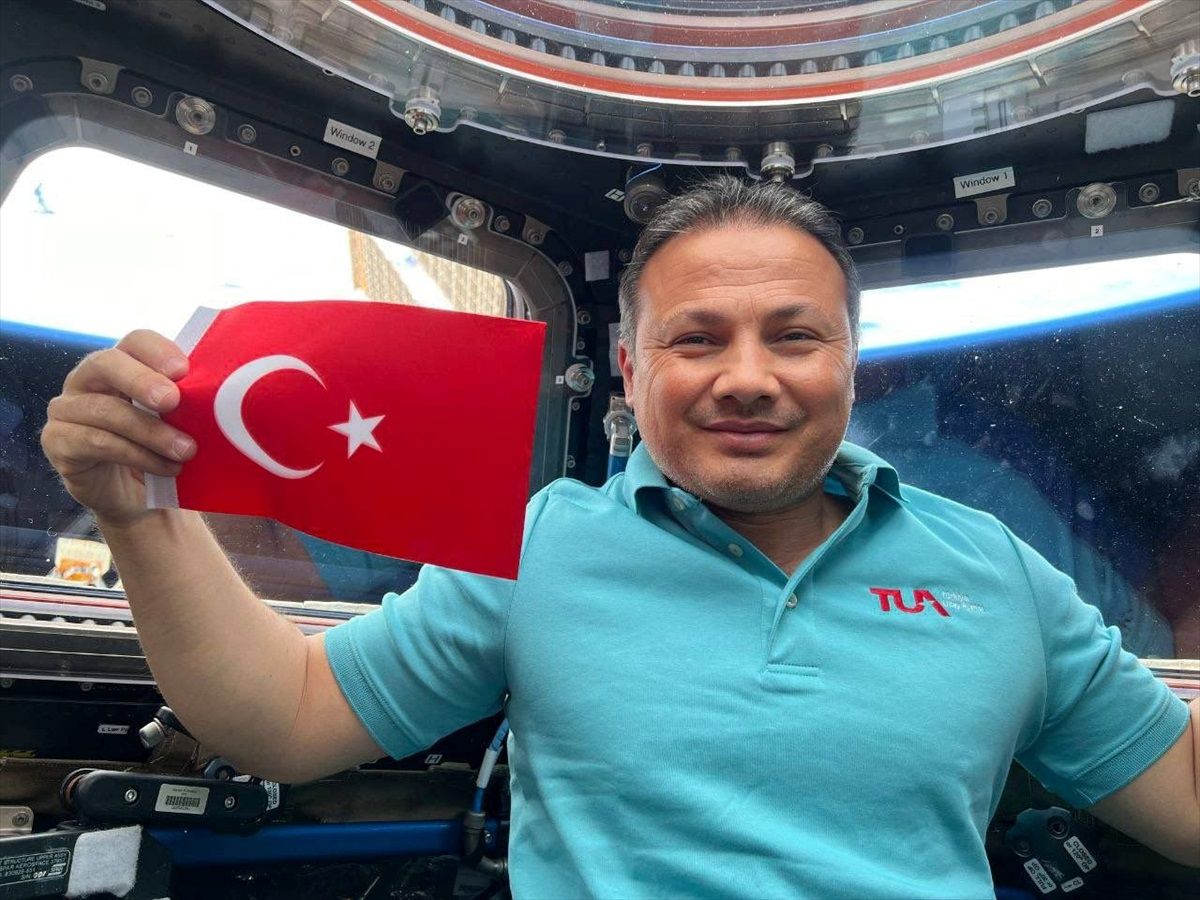 Türkiye\'nin ilk astronotu Alper Gezeravcı, ülkemize dönmeyi sabırsızlıkla bekliyor
