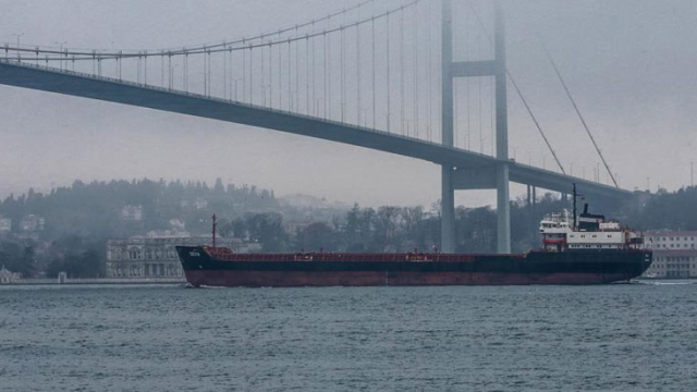 Üsküdar'da Harem açıklarındaki ticari gemiye çıkarken denize düşen kılavuz kaptan hayatını kaybetti