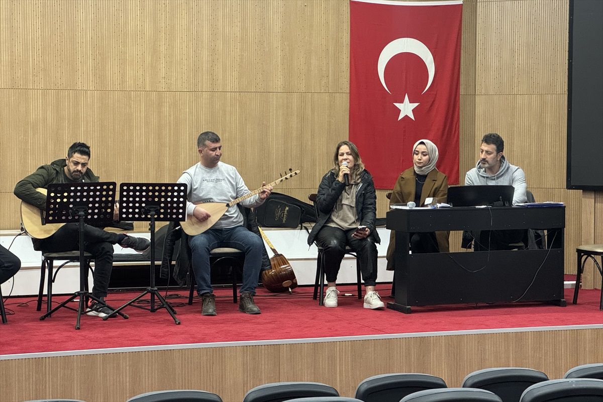 Adıyaman\'da Farklı Meslek Gruplarından Oluşturulan Koro, Depremde Hayatını Kaybedenler İçin Sahne Alacak