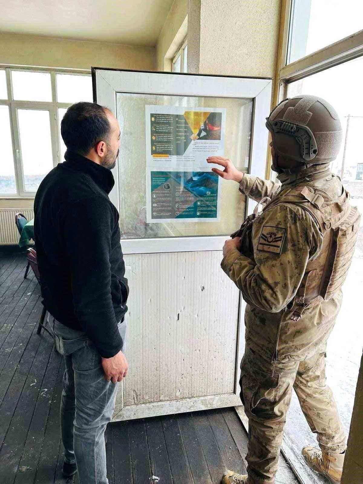 Ağrı İl Jandarma Komutanlığı, Eleşkirt ilçesinde dolandırıcılık suçlarına karşı vatandaşları bilgilendirdi