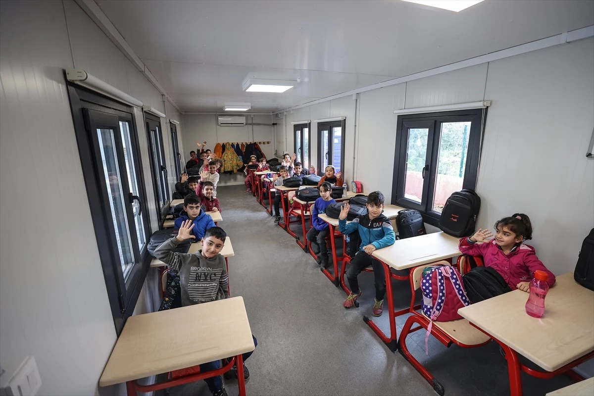 AKUT Vakfı tarafından Hatay\'da prefabrik okullar açıldı