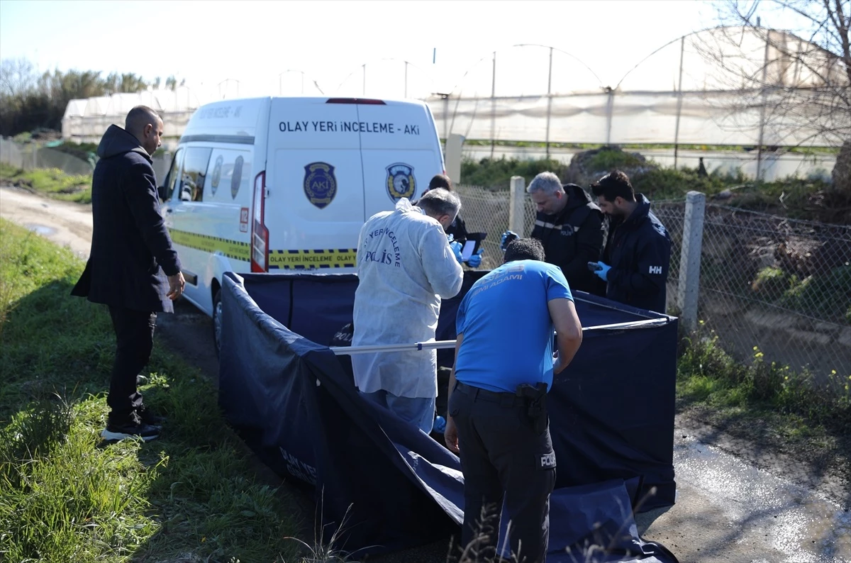 Antalya\'nın Aksu ilçesinde sulama kanalında erkek cesedi bulundu