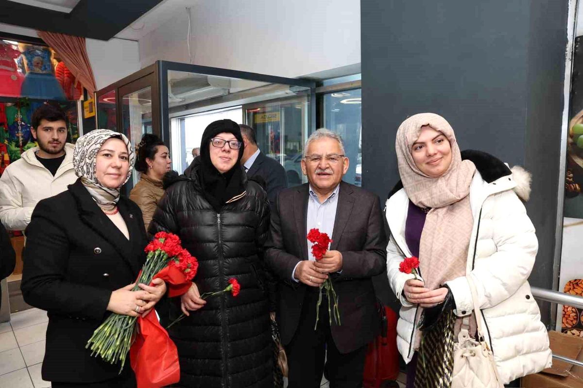Başkan Büyükkılıç, Köşk Sosyete Pazarı esnafı ile buluştu
