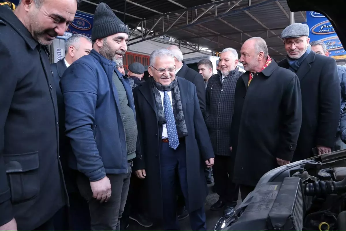 Kayseri Büyükşehir Belediye Başkanı Kayseri Oto Sanatkarlar Odası\'nı ziyaret etti