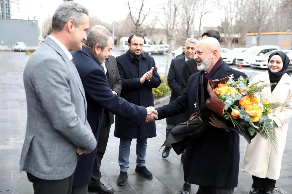 Kocasinan Belediye Başkanı Ahmet Çolakbayrakdar Mesaiye Coşkuyla Başladı