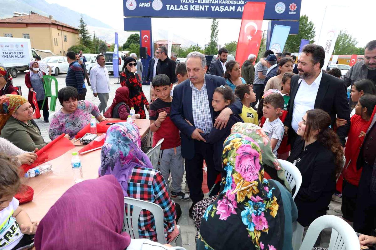 Talas Belediye Başkanı Mustafa Yalçın, 6 Şubat depreminin yaralarını sarmak için devlet-millet-belediye işbirliğiyle büyük gayret sarf ettiklerini söyledi