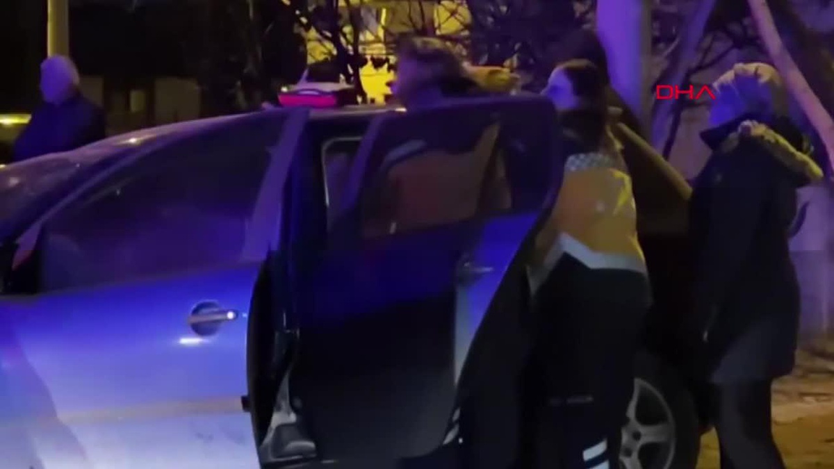 Bolu\'da kafa kafaya çarpışan otomobillerde 5 kişi yaralandı