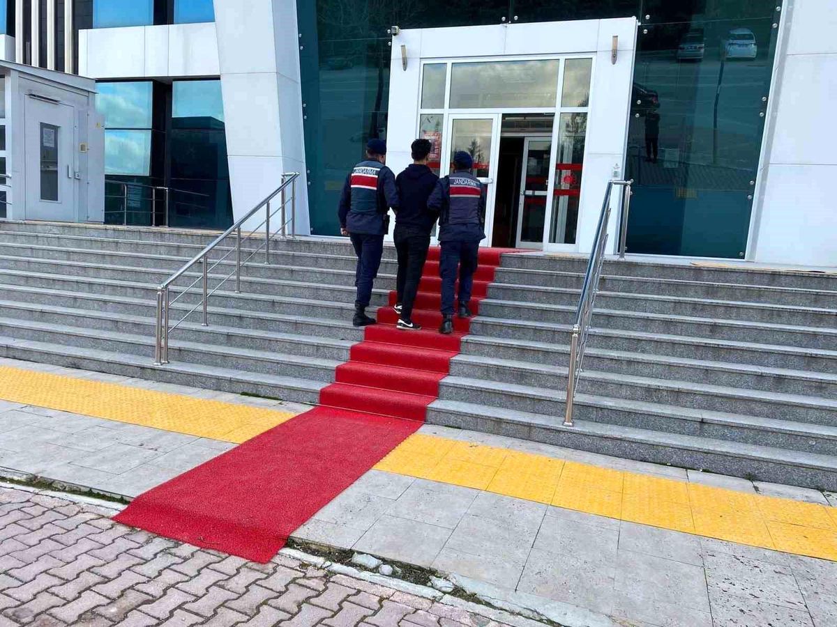 Burdur\'da Uyuşturucu ve Kaçakçılık Operasyonunda 7 Şüpheli Tutuklandı
