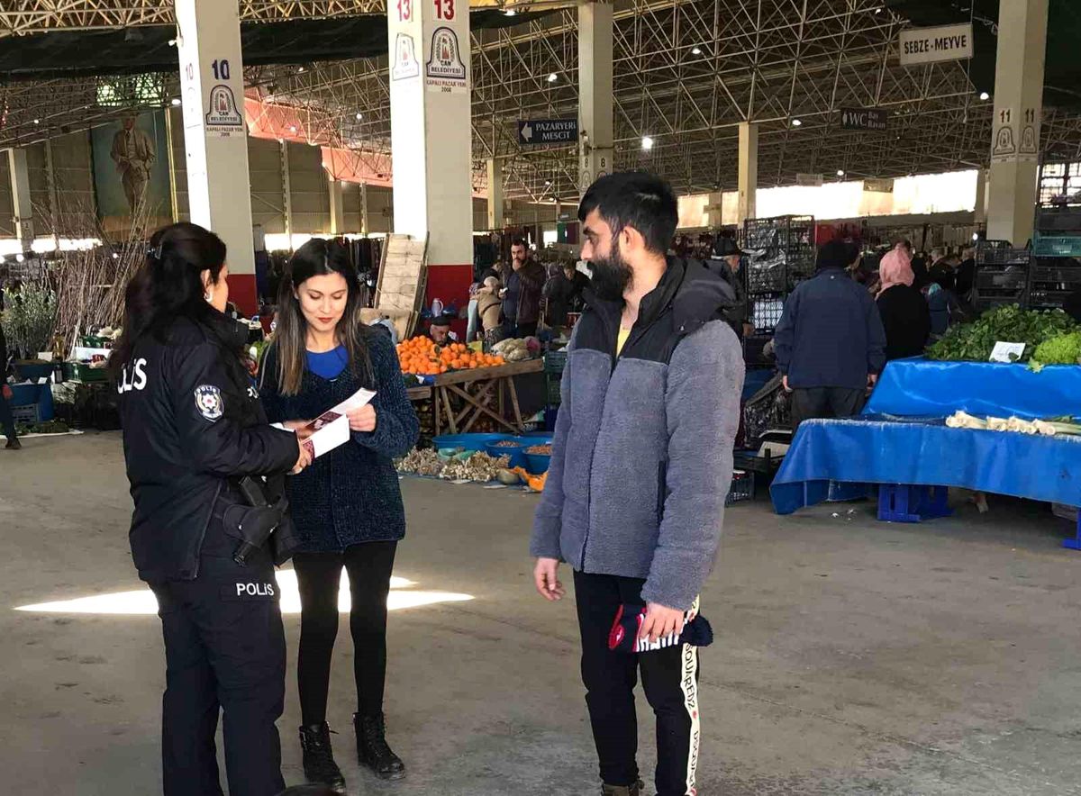 Çanakkale\'de KADES broşürleri dağıtıldı