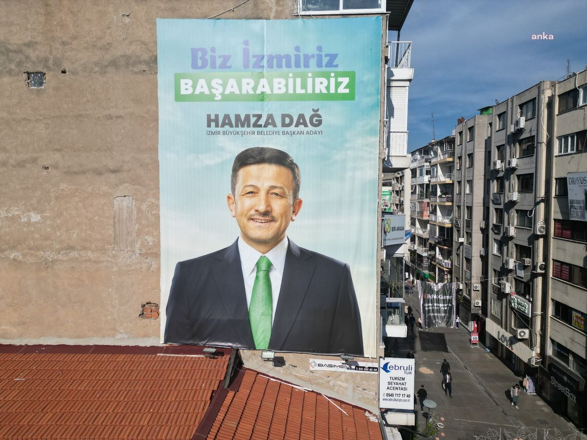 CHP İzmir İl Başkanı, AKP İzmir Büyükşehir Belediye Başkan Adayı\'nın pankartını eleştirdi