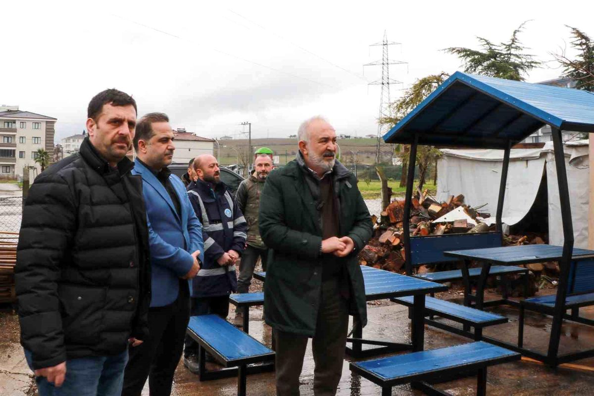 Çiftlikköy Belediyesi, kent mobilyalarını kendi tesislerinde üretiyor