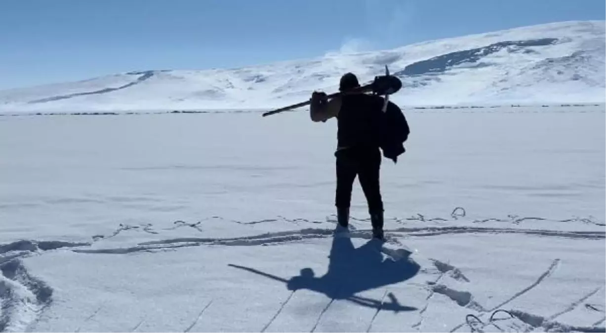 Çıldır Gölü'nde Eskimo Usulü Balık Avı