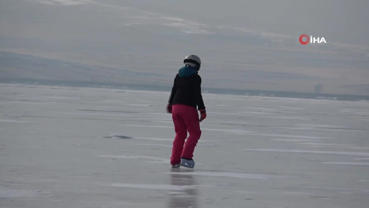 Çıldır Gölünde Buz Pateni Heyecanı