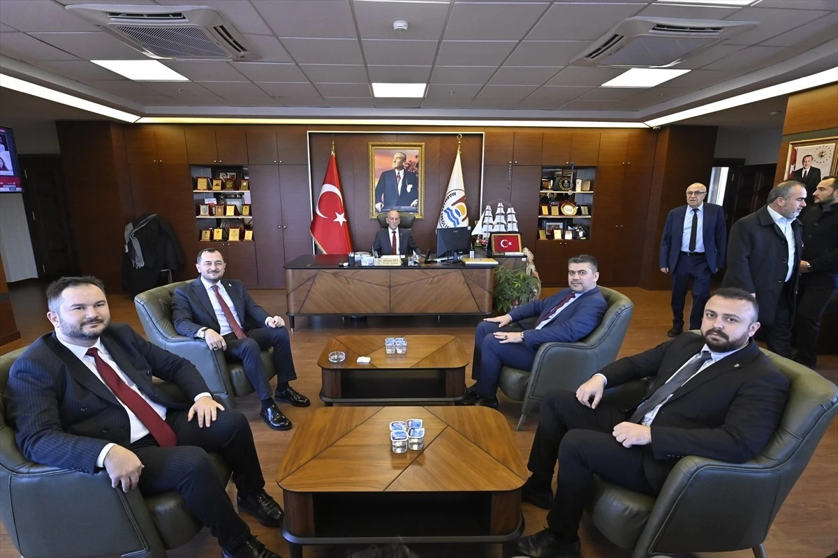 Cumhur İttifakı Tekirdağ Büyükşehir Belediye Başkan Adayı Cüneyt Yüksel, Marmaraereğlisi ilçesinde ziyaretlerde bulundu